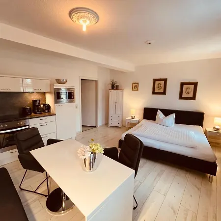 Ferienwohungen Und Haus Zum Schwan Apartment *